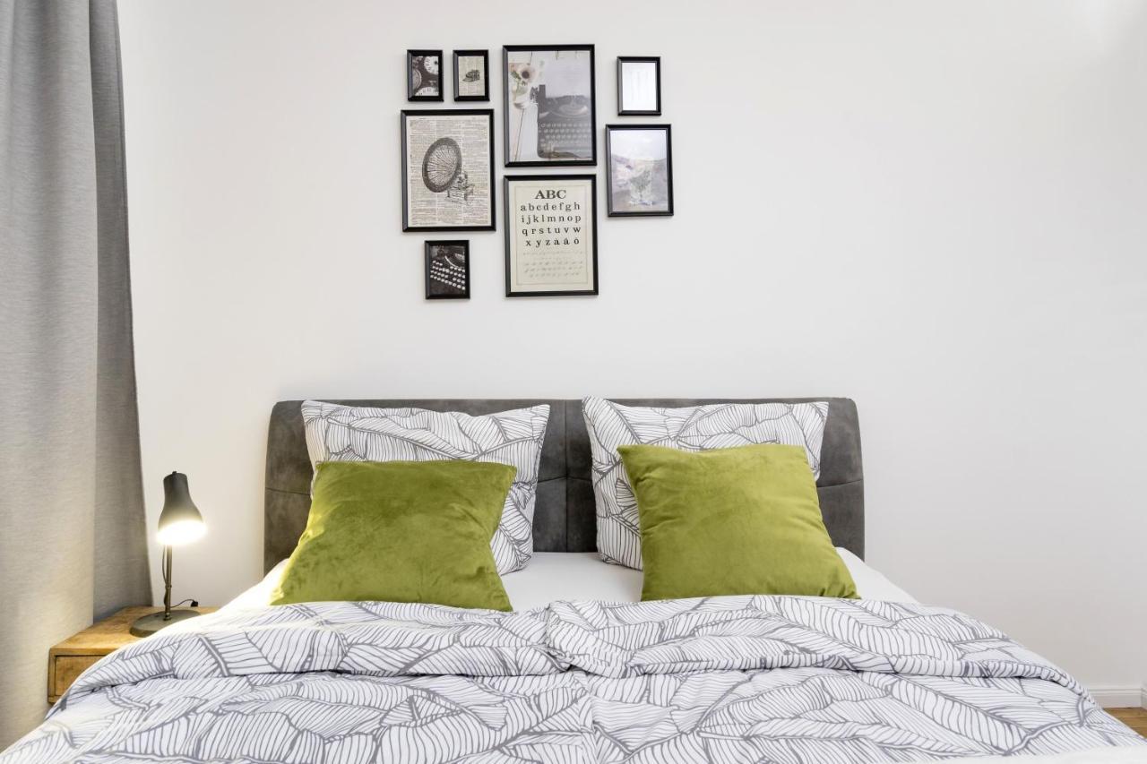 Апартаменты The Koburger Hh, Lovely 1 Bedroom With High Bed Up To 4 Ppl Берлин